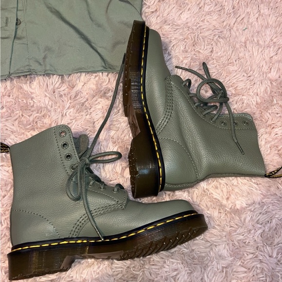 Dr. Martens PASCAL VIRGINIA LEATHER BOOTS - Picture 10 of 11